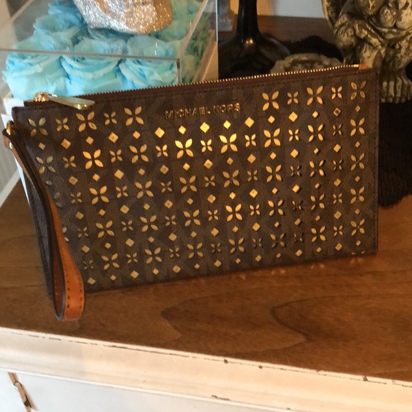 Authentic Michael Kors wristlet. NWOT - Picture 6 of 13